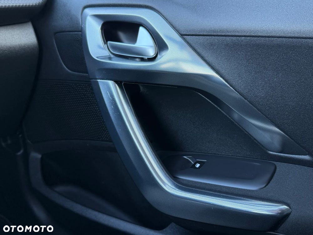 Peugeot 2008 PureTech 82 ETG5 STOP&START Allure - 17