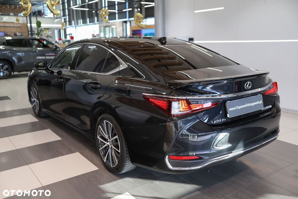 Lexus ES 300h Business Edition - 4