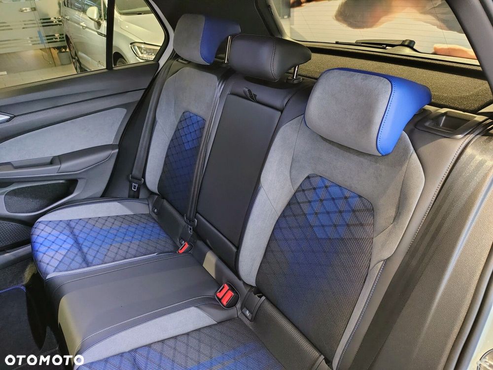 Volkswagen Golf - 23