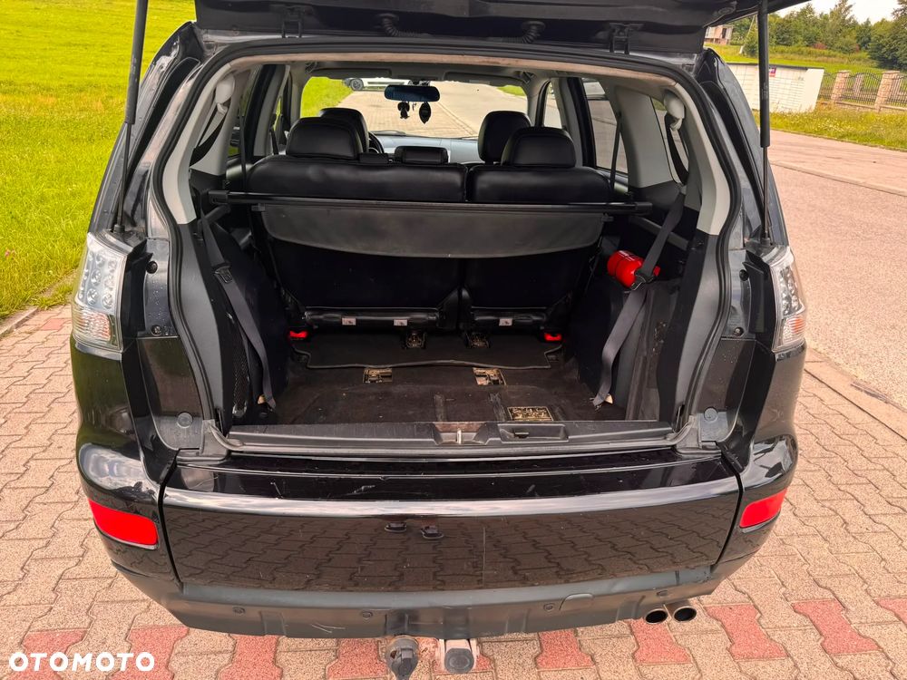 Mitsubishi Outlander - 11