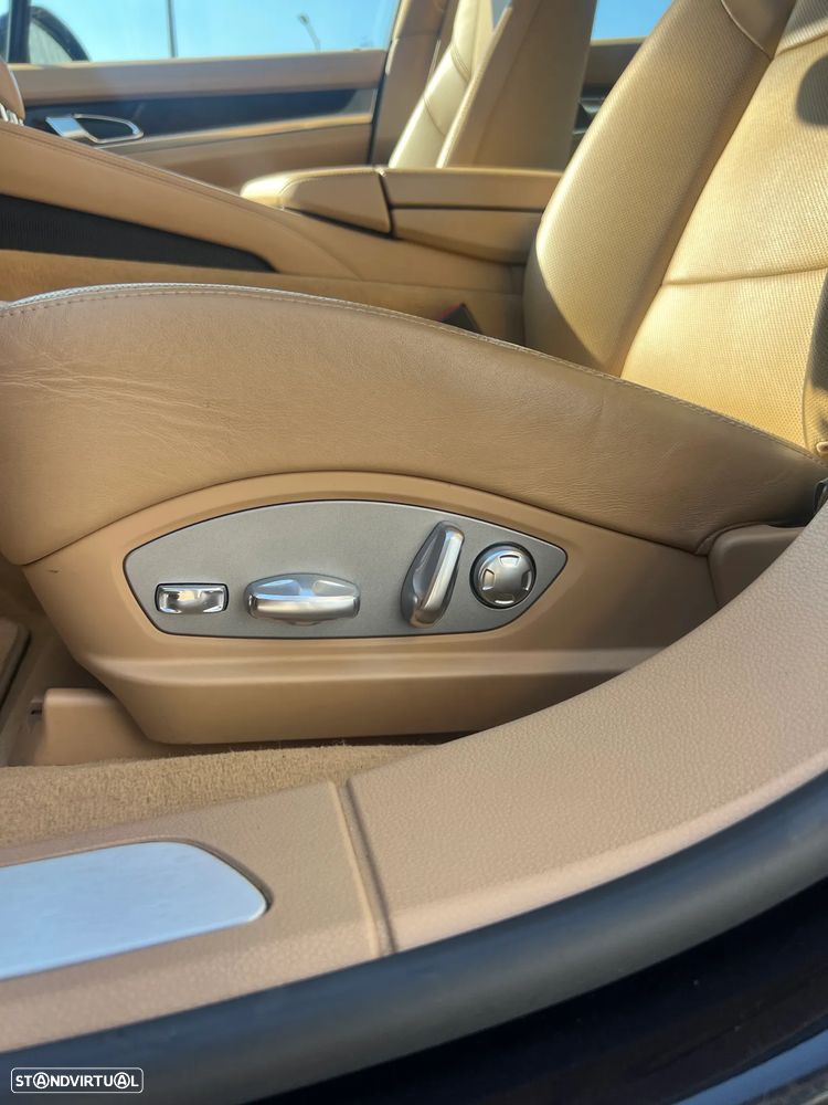 Porsche Panamera Turbo PDK - 11