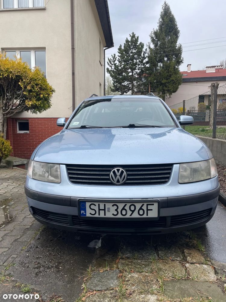 Volkswagen Passat - 1