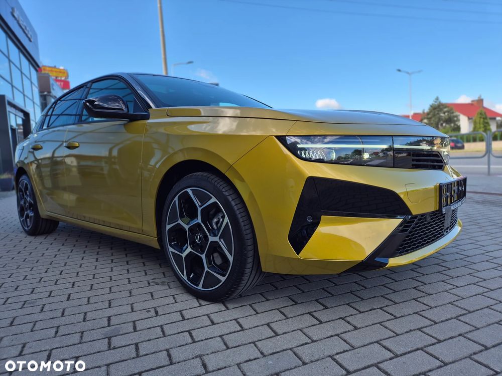Opel Astra 1.2 T mHEV Ultimate S&S eDTC - 11