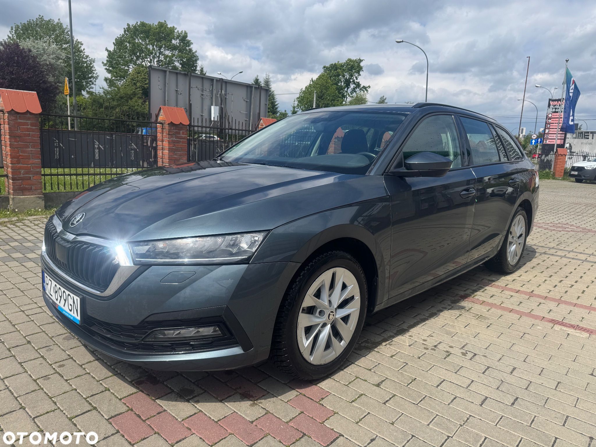 Skoda Octavia 2.0 TDI Style DSG - 1