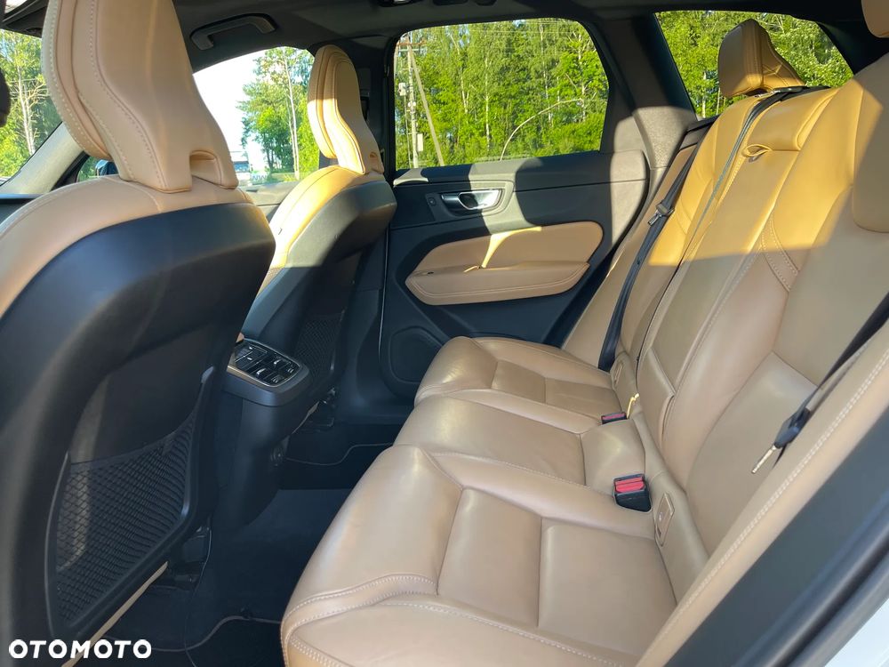 Volvo XC 60 B5 B AWD Ultimate Black Edition - 19