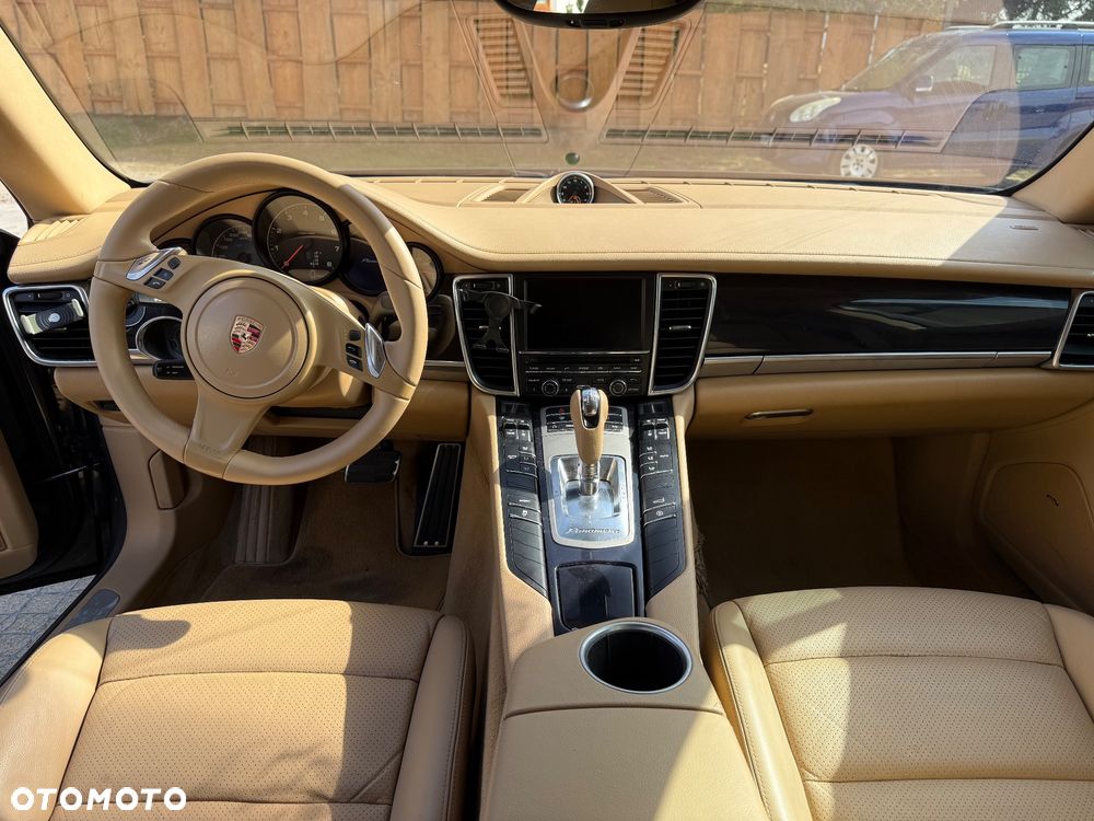 Porsche Panamera 4 PDK - 12
