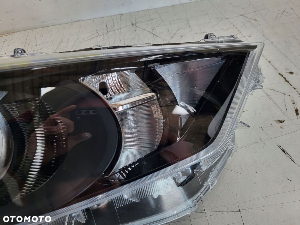 lampa przód przednia prawa toyota yaris iv 2020- - 9