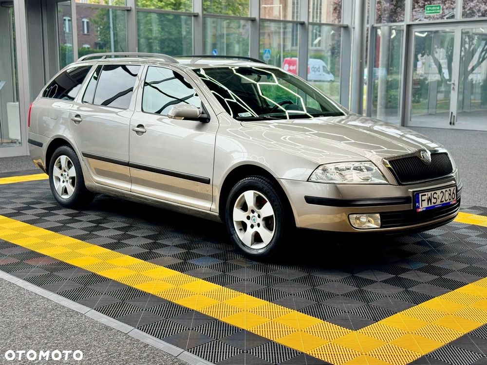 Skoda Octavia 1.6 Combi Ambiente - 2