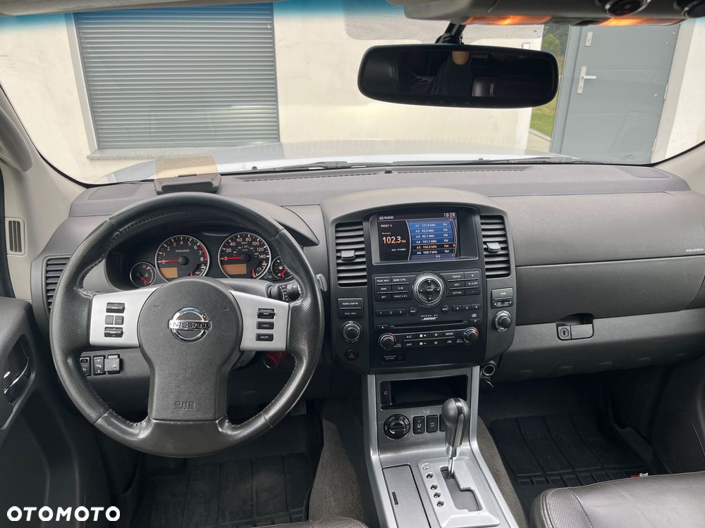 Nissan Pathfinder 4.0 V6 Premium - 14
