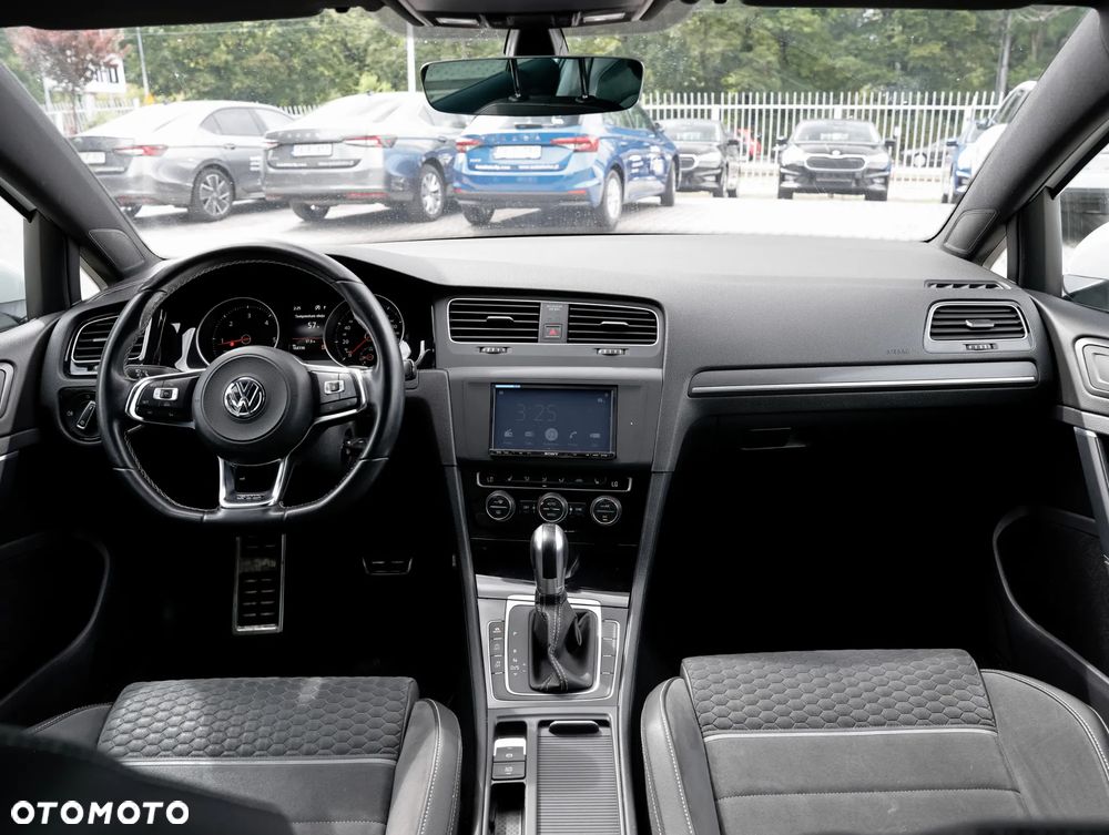 Volkswagen Golf - 17