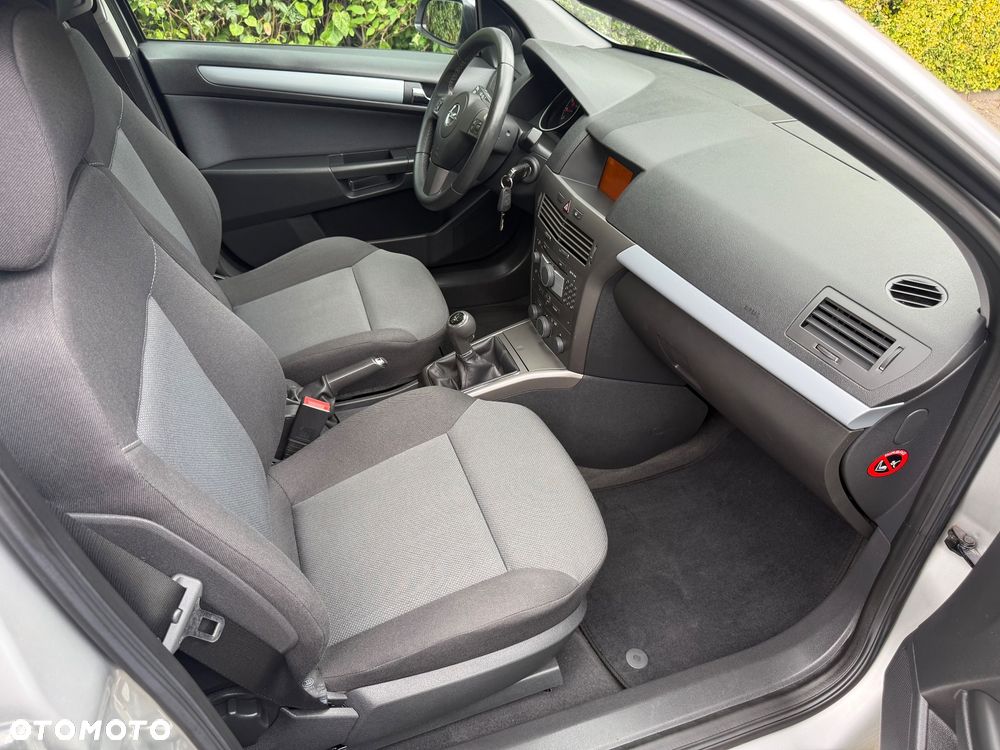 Opel Astra 1.6 Cosmo - 38