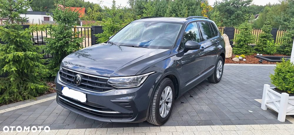 Volkswagen Tiguan - 1