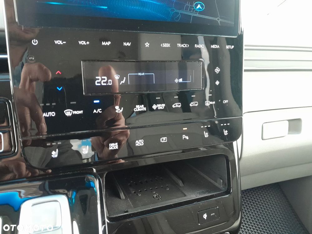 Hyundai Staria 1.6 T-GDI HEV Luxury - 26