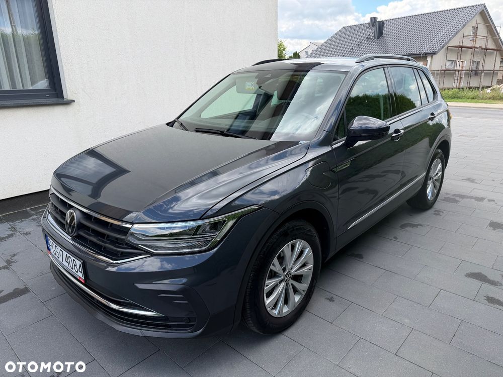Volkswagen Tiguan - 1