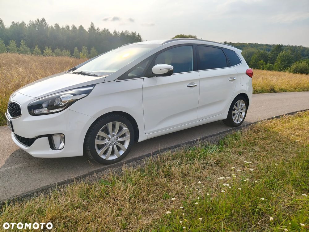 Kia Carens - 4