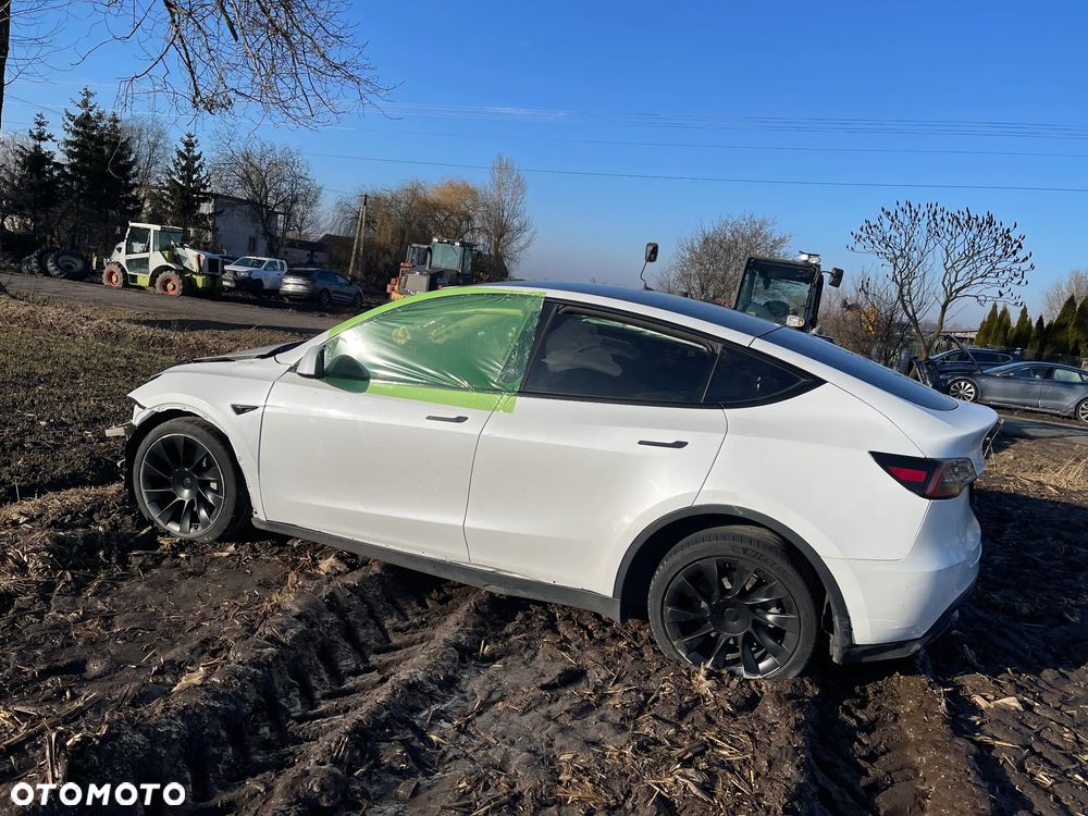 Tesla Model Y Standard - 32