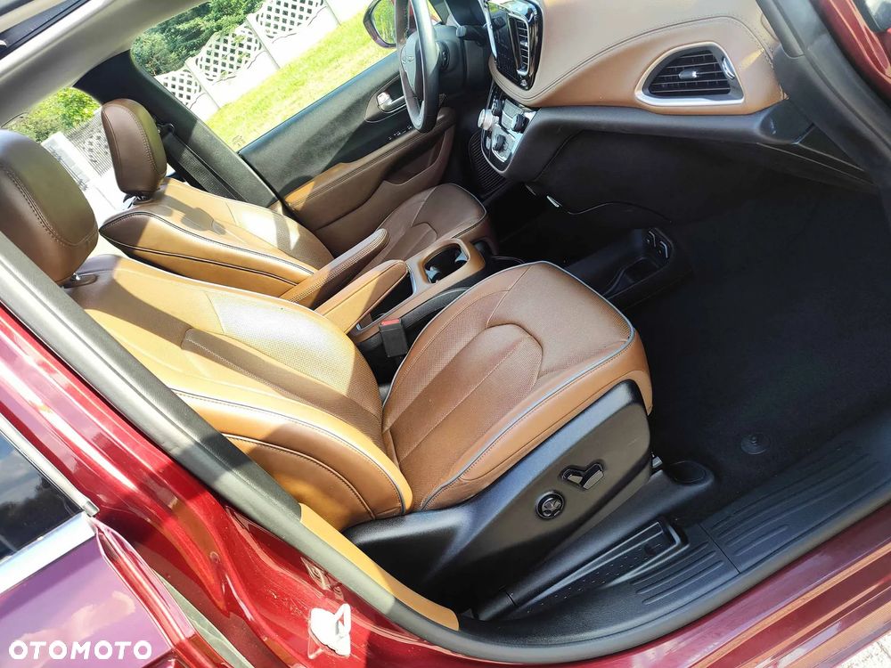 Chrysler Pacifica - 23