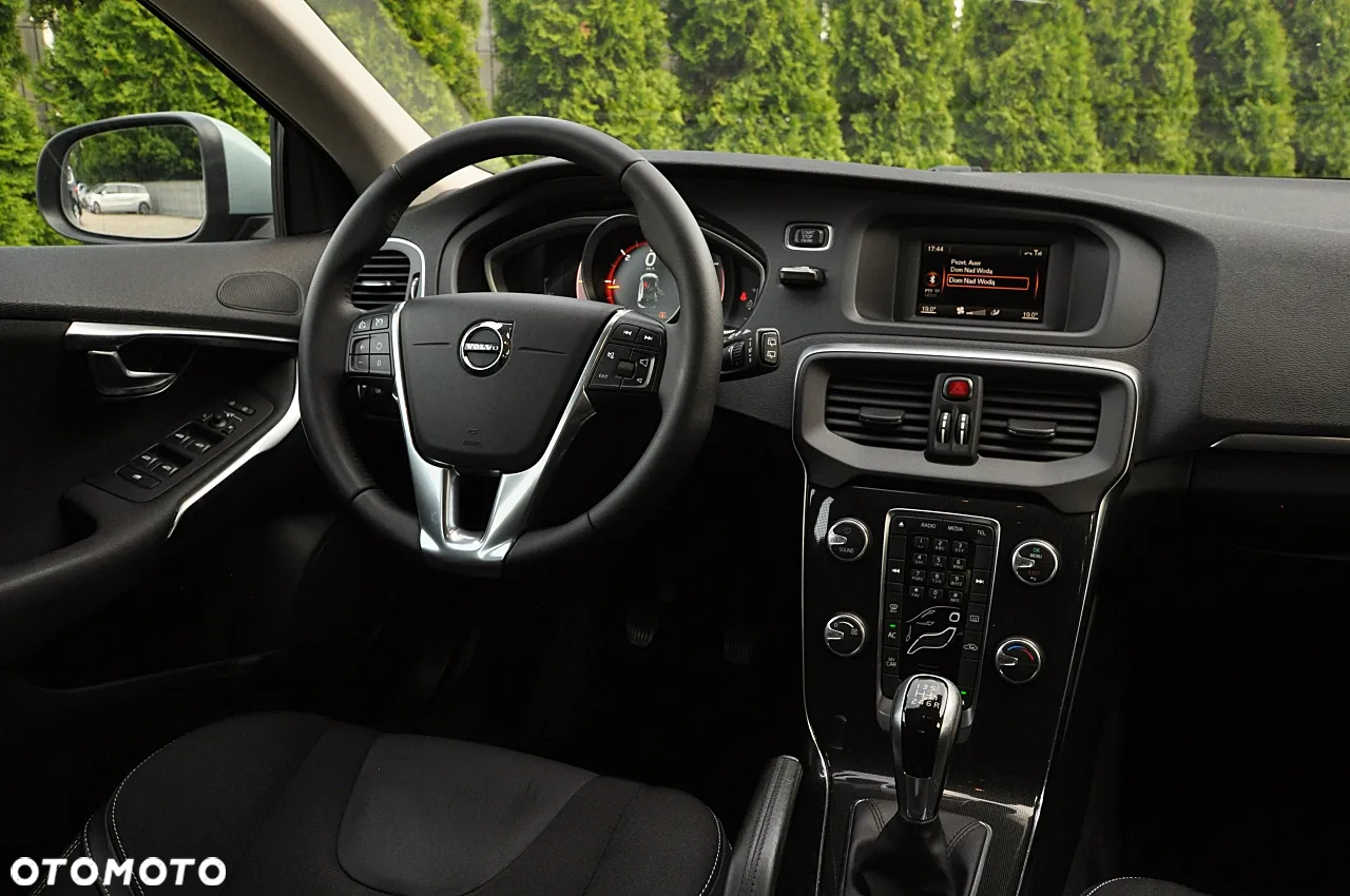 Volvo V40 D2 Momentum - 19