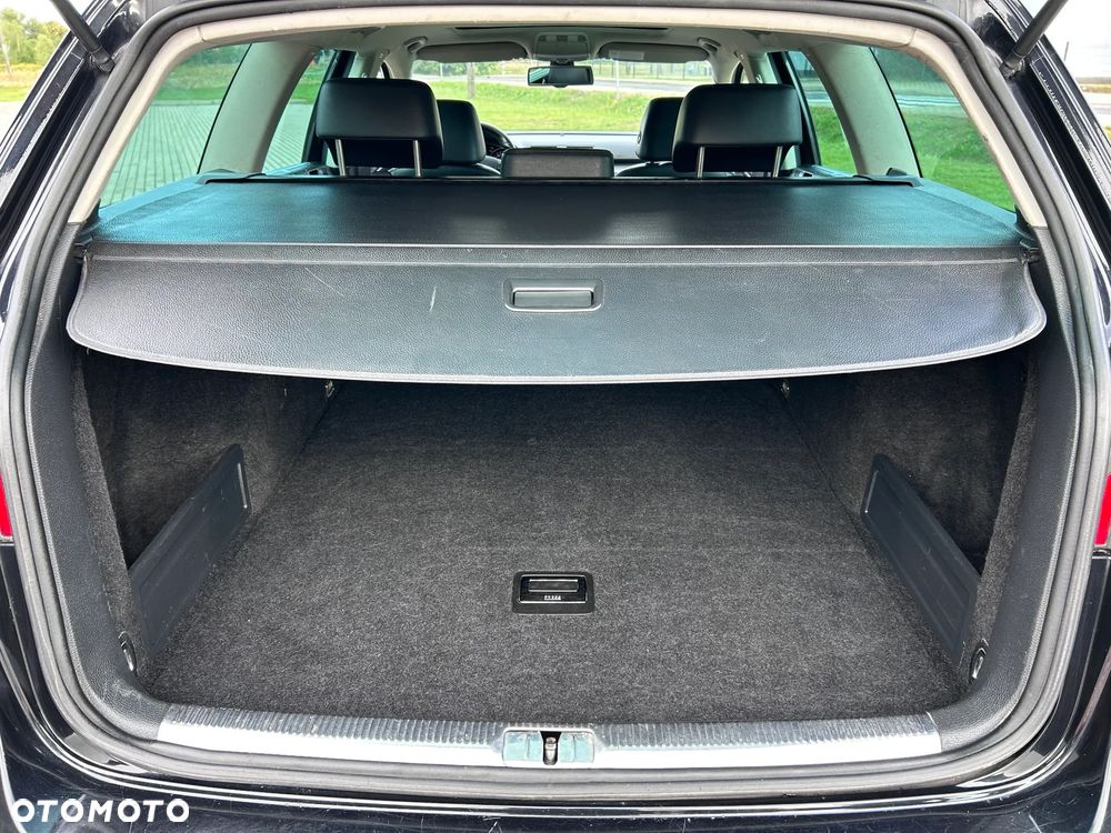 Volkswagen Passat Variant 2.0 TDI DPF R-Line Edition Plus - 33