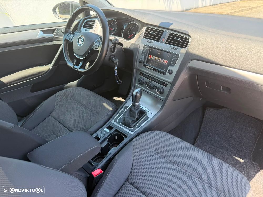 VW Golf 1.6 TDI Confortline DSG - 14
