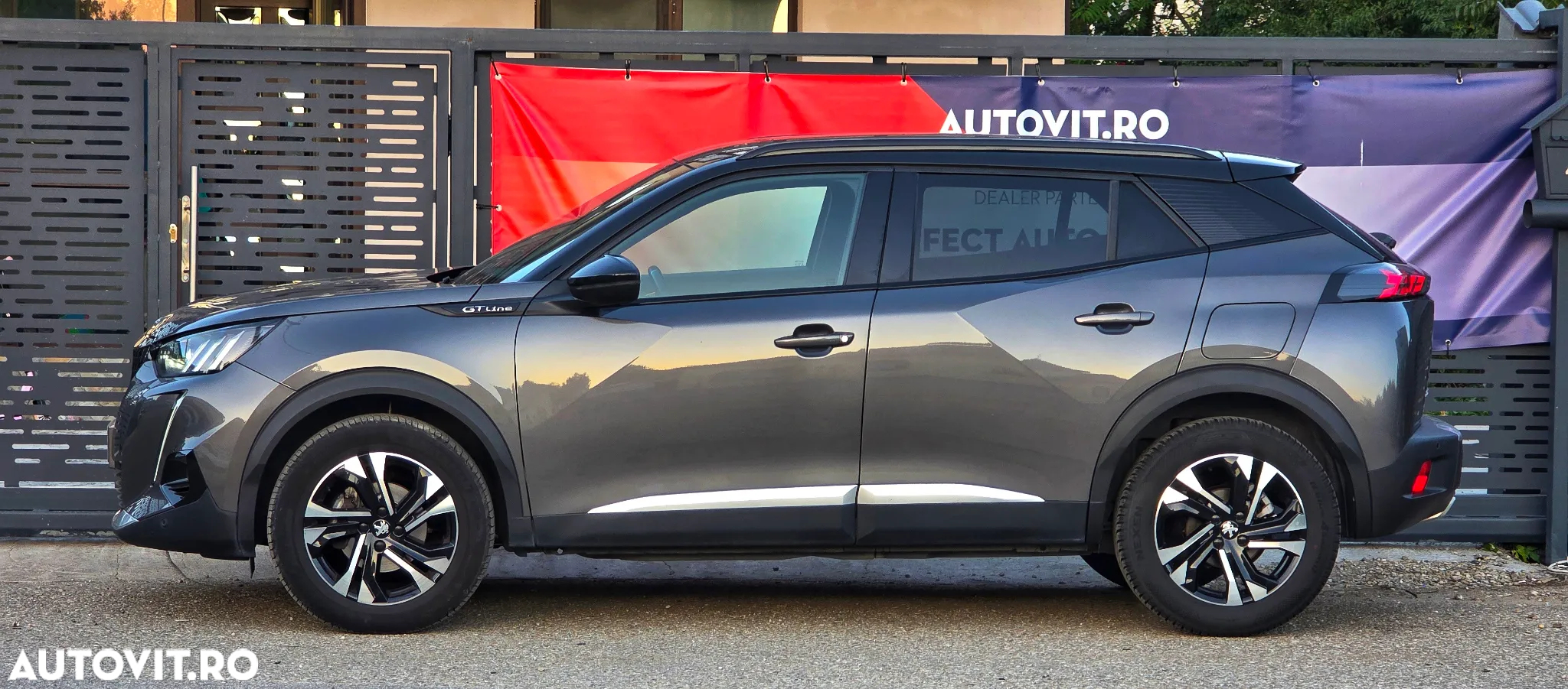Peugeot 2008 PureTech 130 EAT8 GT - 8