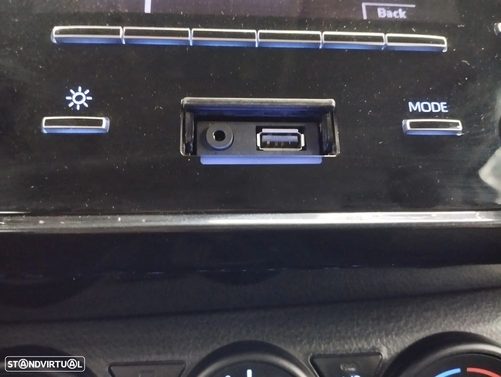 Toyota Hilux 2.4 D-4D 4WD CD CM - 25