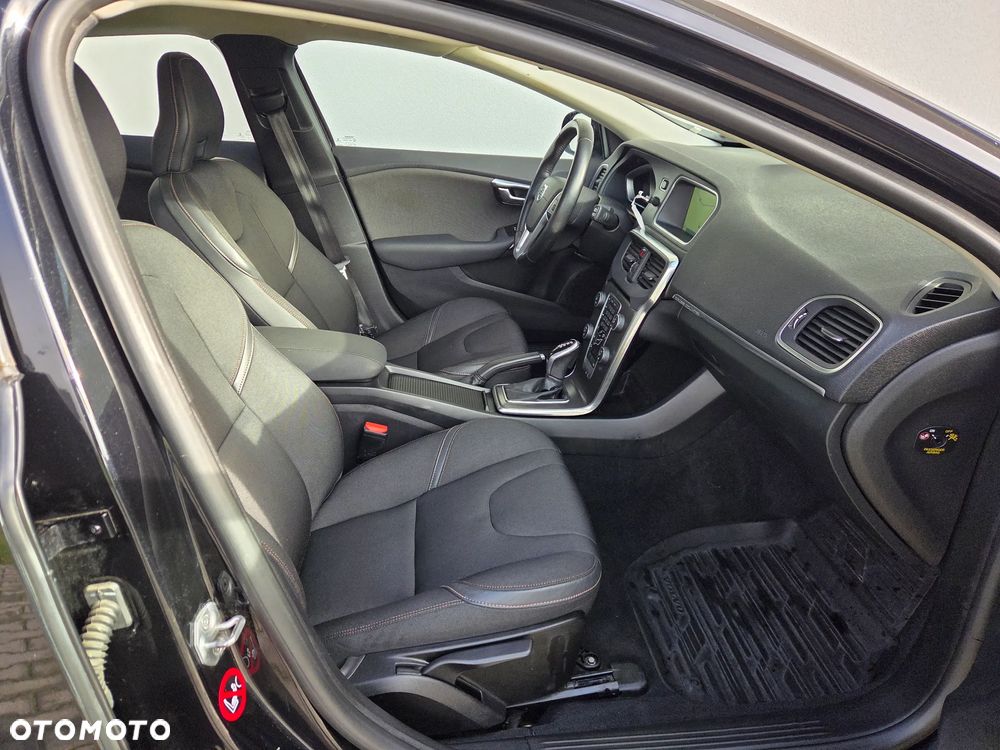 Volvo V40 Cross Country - 12