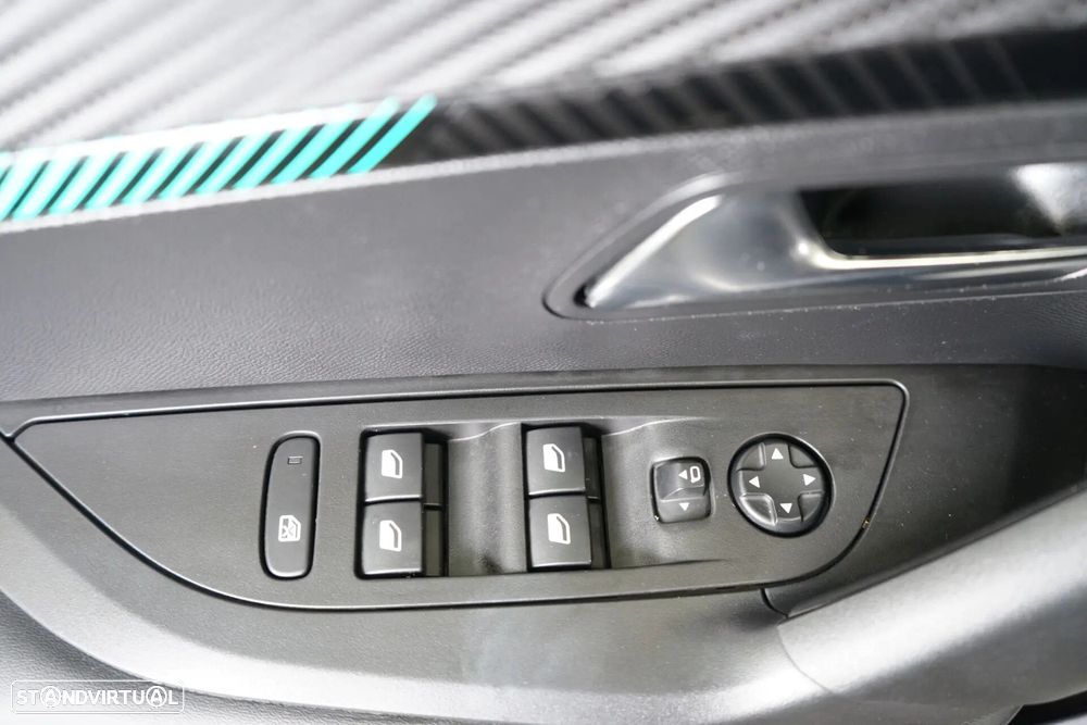 Peugeot 2008 1.2 PureTech Allure Pack EAT8 - 21