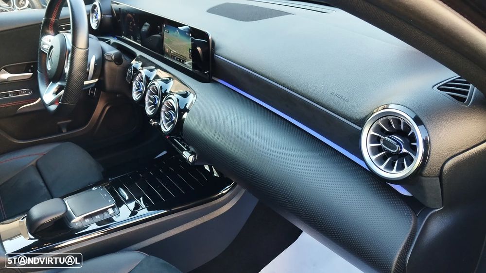 Mercedes-Benz A 250 Limousine e AMG Line - 12