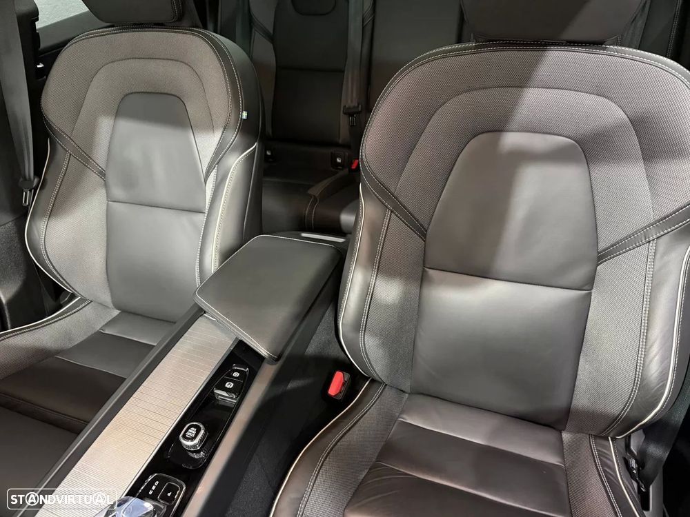Volvo XC 60 2.0 T6 PHEV Black Edition - 14