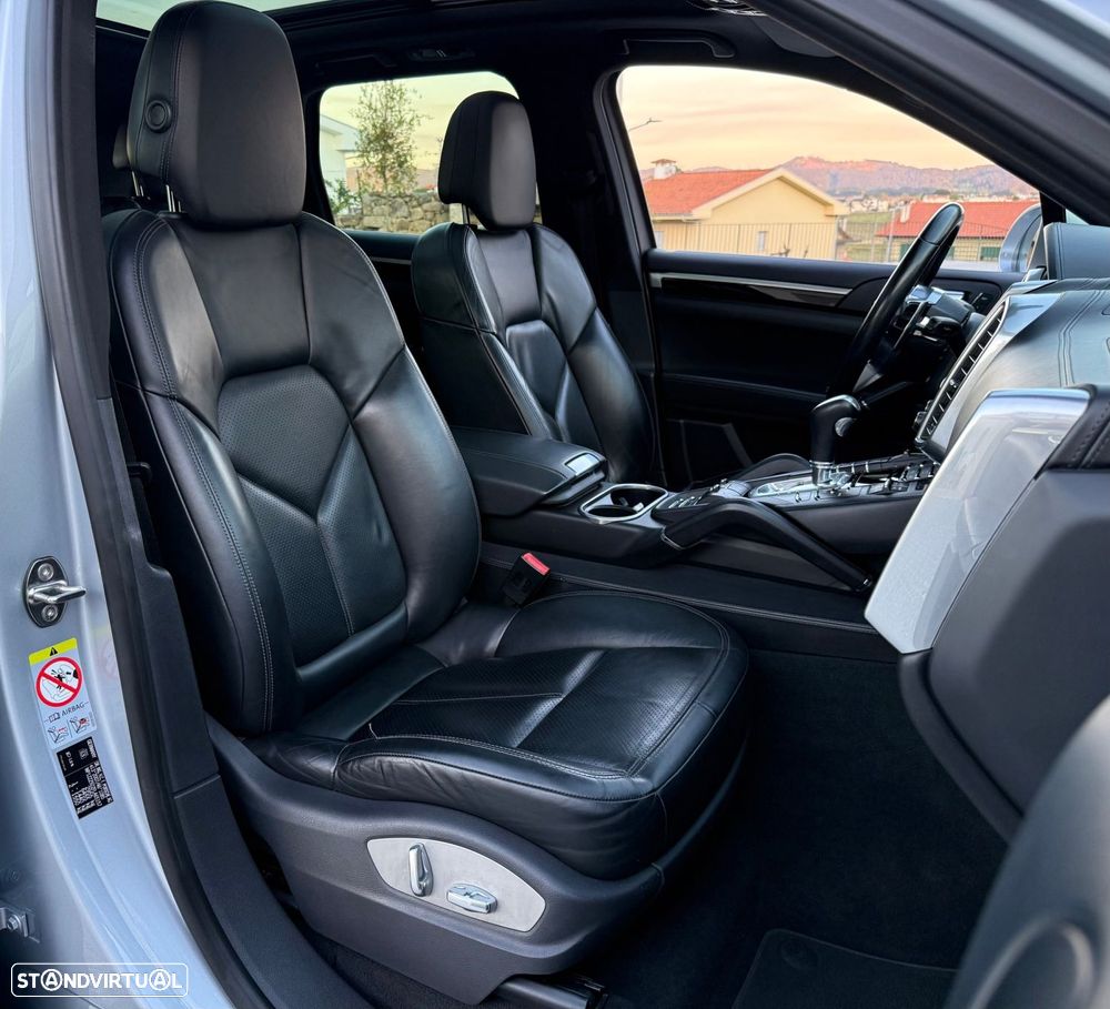 Porsche Cayenne S Platinum Edition - 30