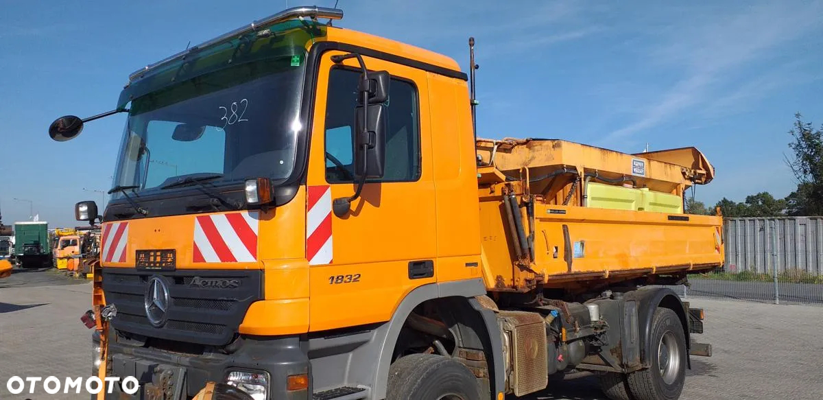 Mercedes-Benz SAMOCHÓD CIĘŻAROWY MERCEDES BENZ 1832 ACTROS - WYWROTKA Z PIASKARKO - SOLARKĄ I PŁUGAMI - 8