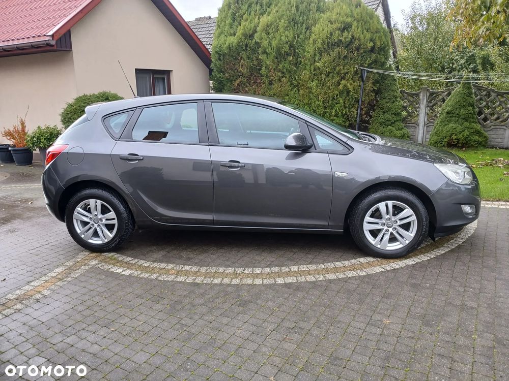 Opel Astra 1.6 Exklusiv - 4