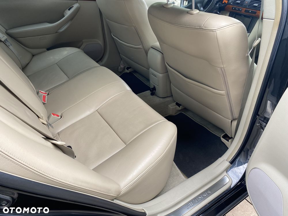 Toyota Avensis 2.0 D-4D Premium - 21
