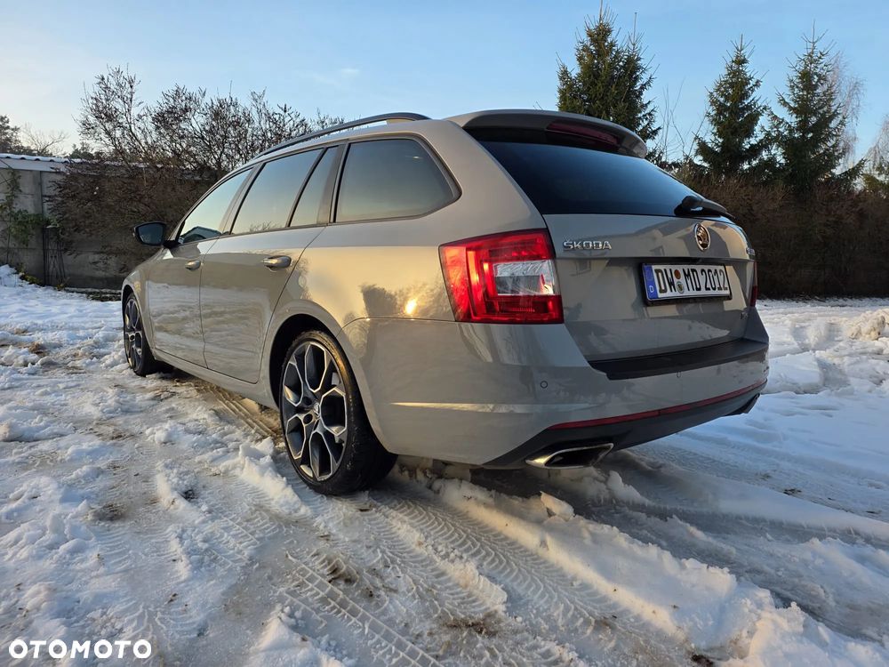 Skoda Octavia 2.0 TDI DSG RS - 37