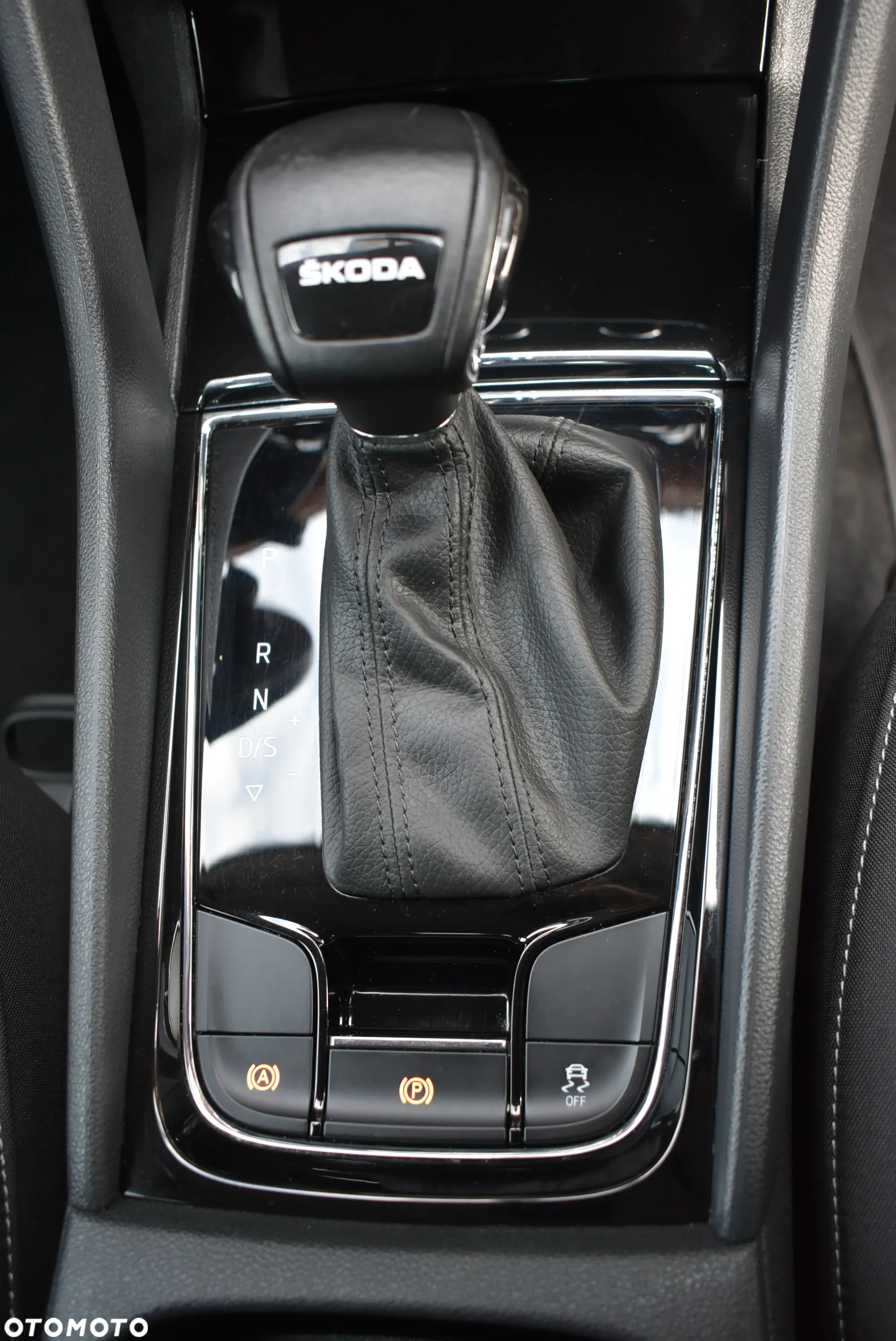 Skoda Karoq 1.5 TSI ACT 4x2 Ambition DSG - 23