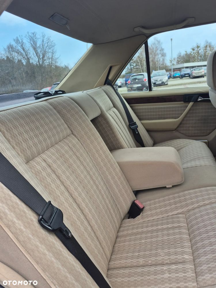 Mercedes-Benz W124 (1984-1993) - 16