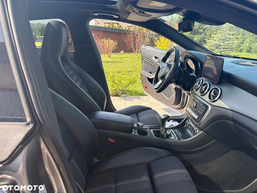 Mercedes-Benz CLA 180 SCORE - 37