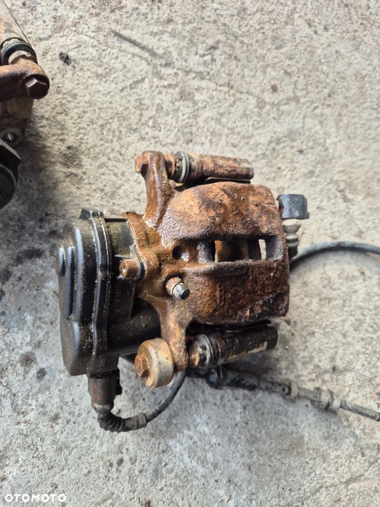 TYLNY ZACISK LEWY PRAWY AUDI Q5 8R0 LIFT - 2