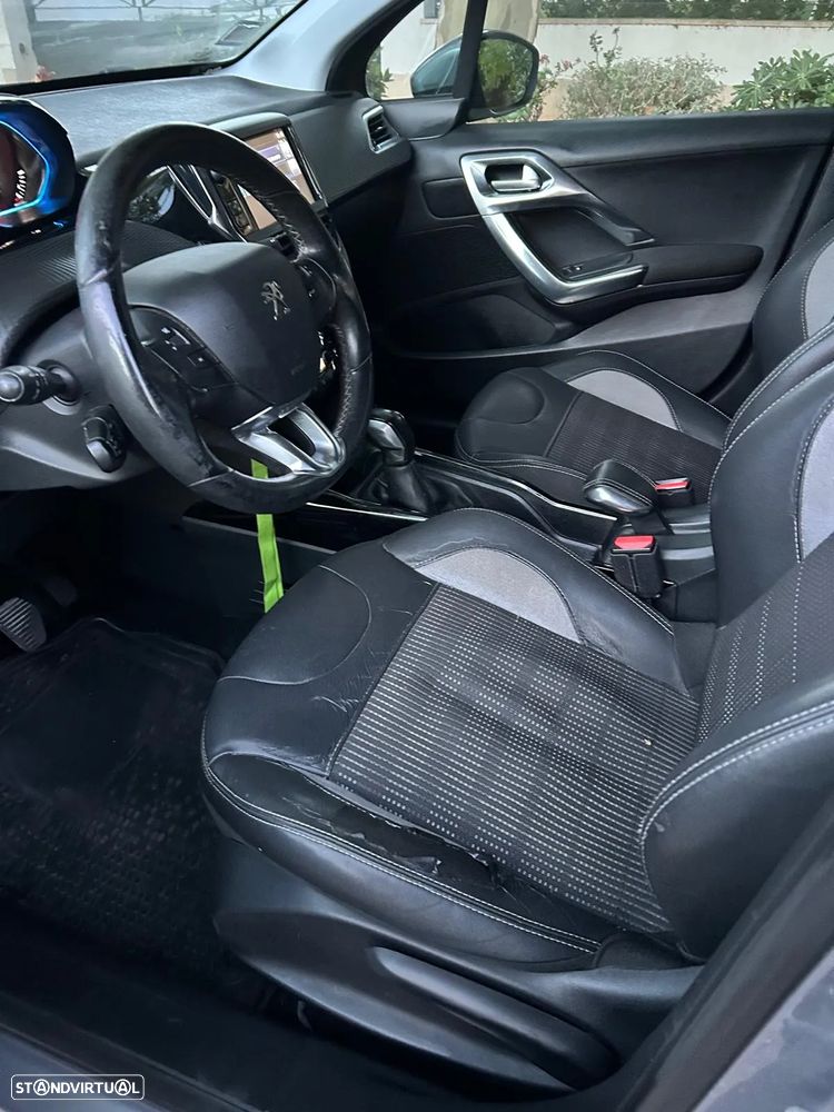 Peugeot 2008 1.2 PureTech Allure - 10