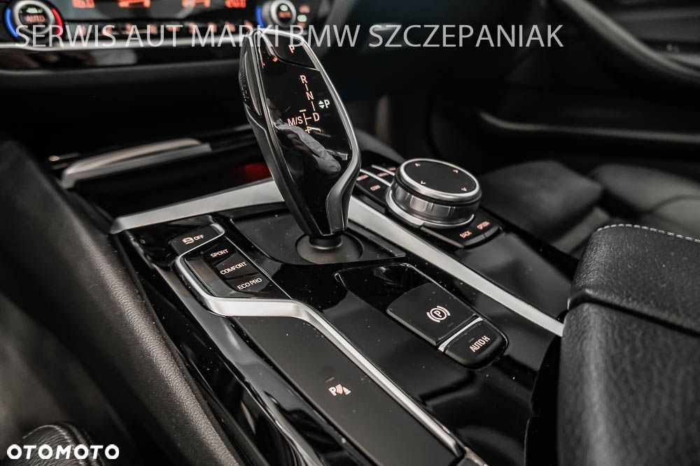 BMW Seria 5 530i xDrive Sport Line - 16