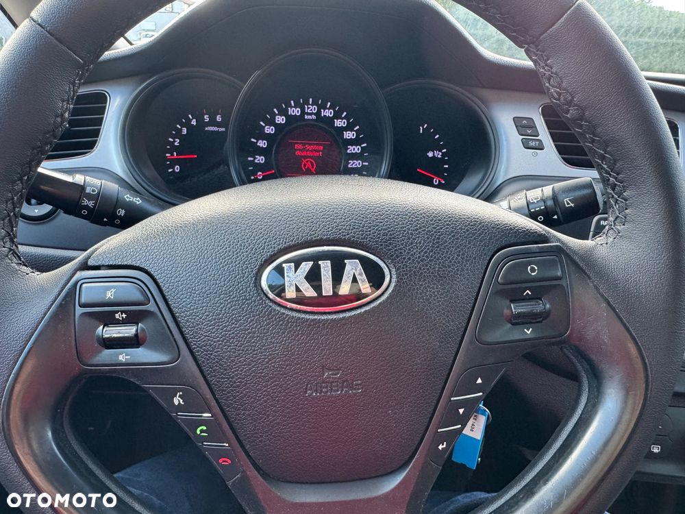 Kia Ceed 1.6 CRDi 128 ISG Fifa World Cup Edition - 17