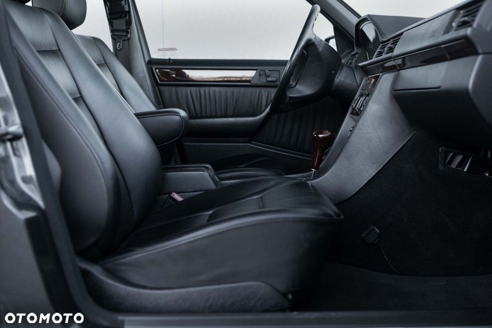 Mercedes-Benz W124 (1984-1993) - 27