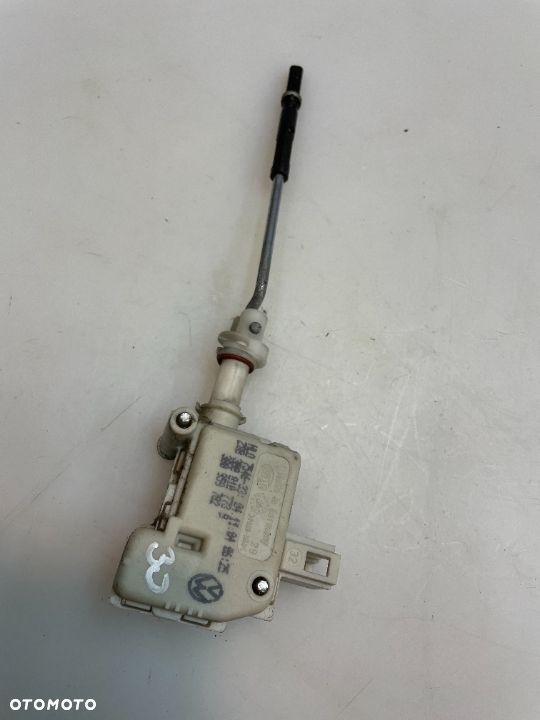 SIŁOWNIK KLAPKI WLEWU PALIWA VW PASSAT B5 FL KOMBI 3B0810773B 3B0959783 - 1