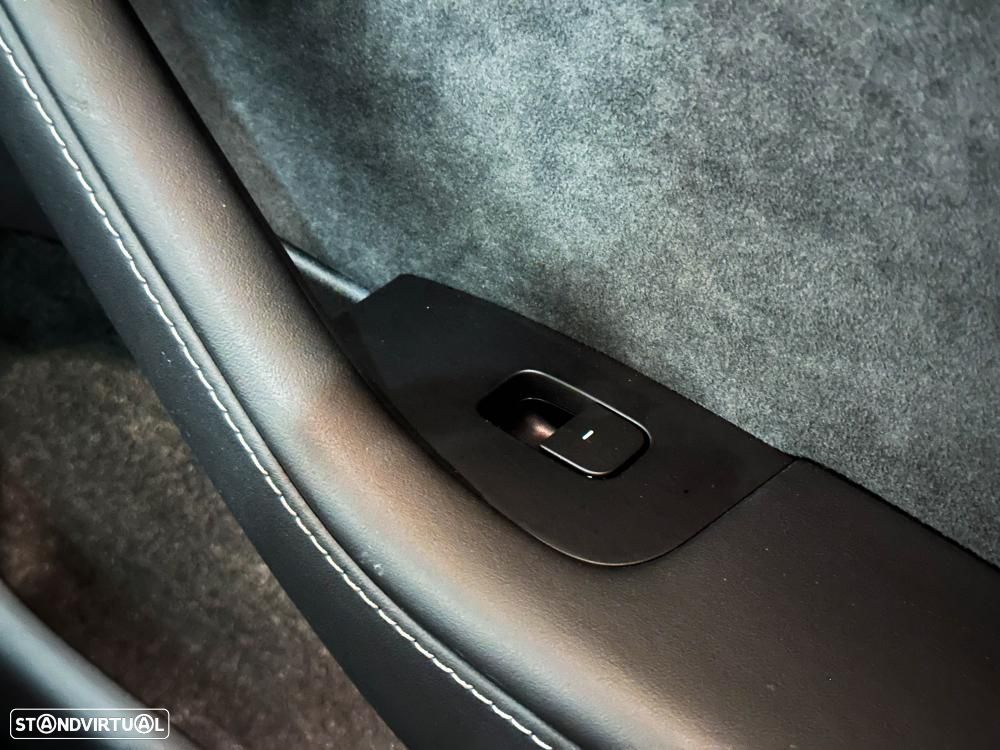 Tesla Model Y Long Range Dual Motor AWD - 26