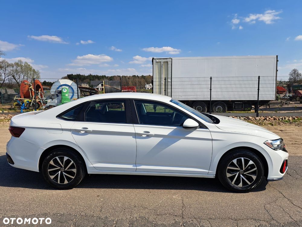 Volkswagen Jetta - 8