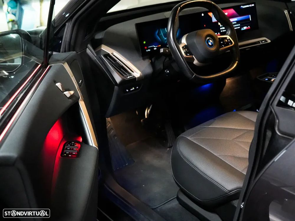 BMW iX xDrive 40 Pack Desportivo - 26