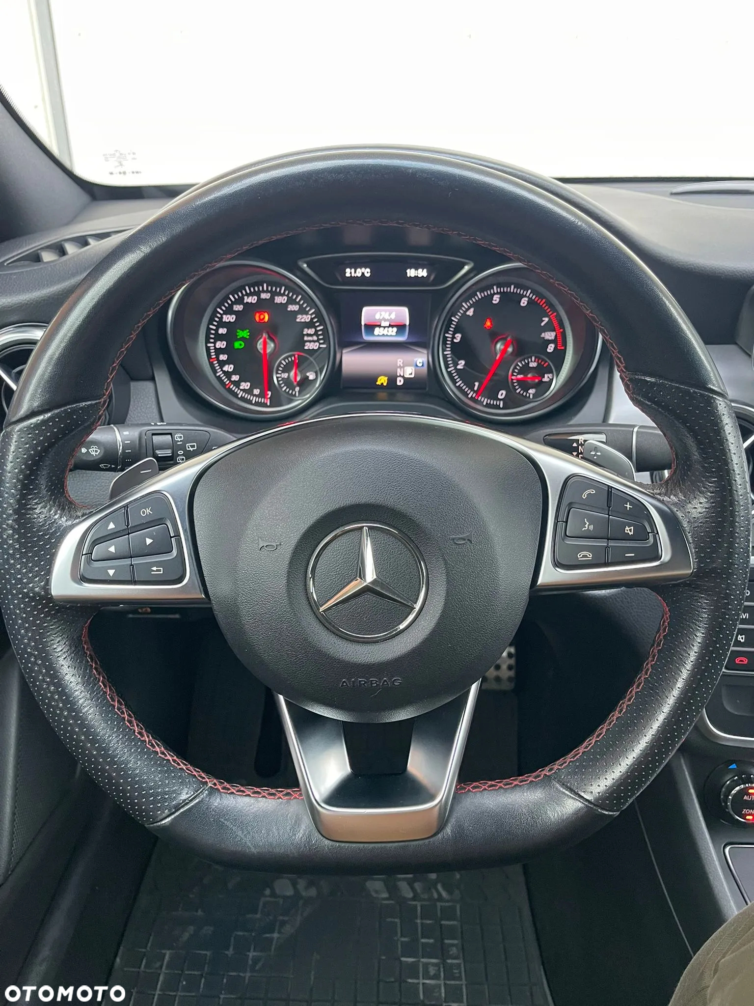 Mercedes-Benz GLA 200 7G-DCT AMG Line - 13