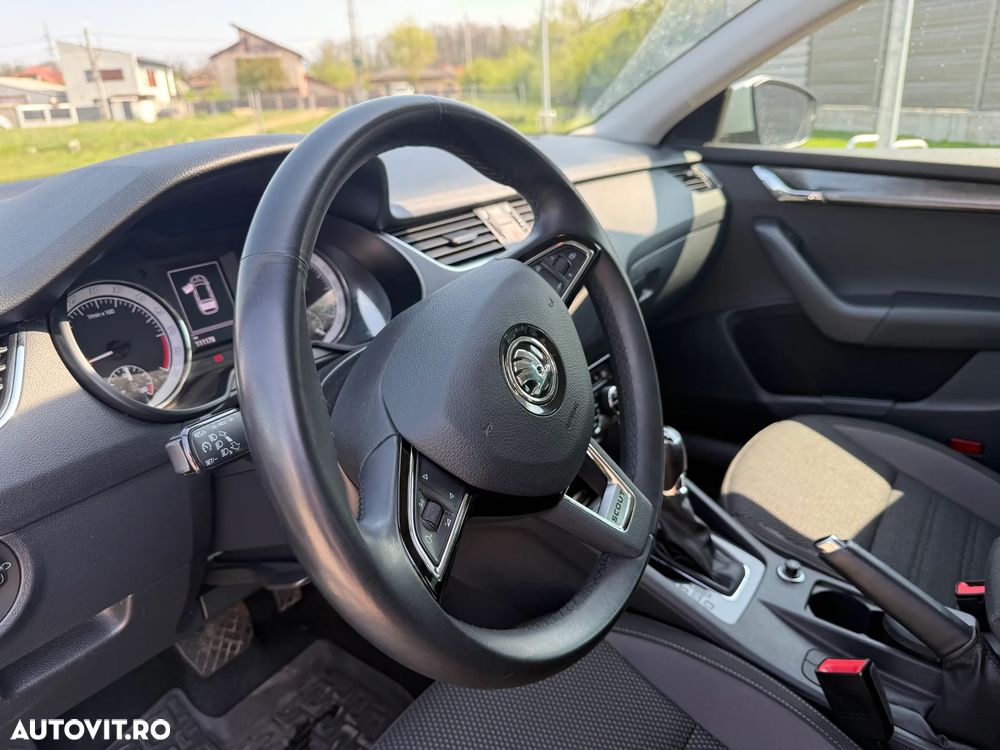 Skoda Octavia 2.0 TDI DSG 4X4 Scout - 8