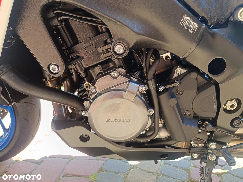 Suzuki GSX 1000 - 19